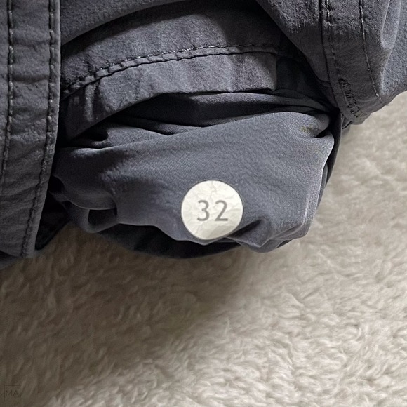 Lululemon Athletica Men's Shorts Performance Outdoor Chino Hiking Size 32 Gray - Picture 3 of 11